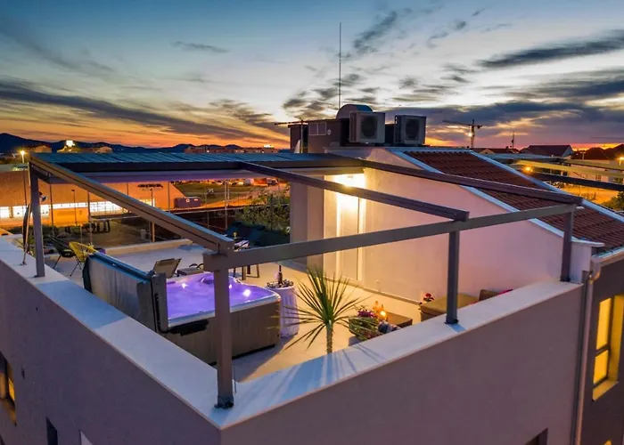 Luxury Majpruz Apartman Zára